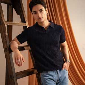Chemise de golf pour homme en coton à motif géométrique foncé, manches courtes, décontractée, respirante, tissée, avec logo personnalisé sur le devant - Product Image 3