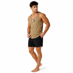 El acabado impecable crea un look pulido con el camiseta sin mangas Man Tank Top, que ofrece soporte activo para salidas informales, viajes a la playa y uso diario. - Product Image 6