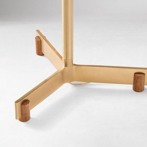 Lámpara de Mesa Metálica Auric Horizon con Pantalla Ancha de Hierro Cepillado, Base de Diseño Robusta, Iluminación Ambiental Cálida para Interiores de Lujo - Product Image 2