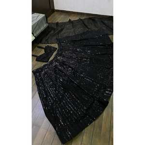 Lehenga Choli de Diseño para Fiestas con Trabajo de Lentejuelas, Cintura Natural y Silueta de Vestido de Gala - Product Image 3