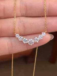 Collar Clásico de Barra con Diamante Cultivado en Laboratorio de 3CT para Mujer |   Colgante Redondo de Oro Amarillo de 14K (Certificado por IGI) - Product Image 2