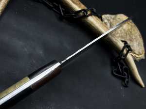 Couteau de chasse en acier de Damas avec manche en bois, lame fixe à pointe clip et bord droit - Product Image 2
