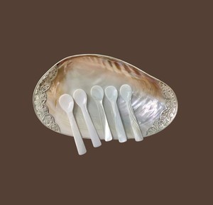 Cuillère artisanale en nacre blanche, cuillère à caviar classique avec plateau en coquillage, collection de vaisselle unique - Product Image 3