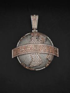 Colgante de Globo 'El Mundo Es Tuyo' Personalizado en Plata de Ley 925 con Diseño de Moissanita en Oro Rosa para Hombre y Mujer - Product Image 6