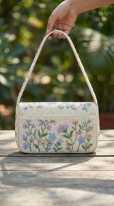 Porte-monnaie en coton brodé fait main avec fermeture éclair, portefeuille traditionnel en tissu fait main pour femme, idéal pour les fêtes ethniques, le Nouvel An et Noël - Product Image 2
