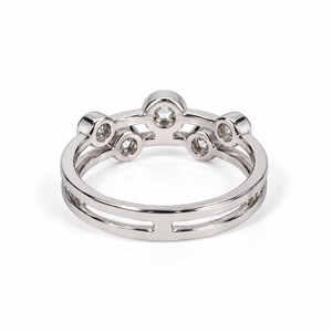 Anillo de compromiso clásico de lujo para mujer, de plata 925 con moissanita, corte brillante redondo y engaste de bisel - Product Image 3
