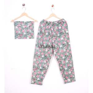 ชุดนอนผ้าฝ้ายลายดอกไม้ดีไซน์ใหม่ขายดีสำหรับฤดูร้อนสำหรับผู้หญิง มีหลายขนาดให้เลือกจากอินเดีย - Product Image 2