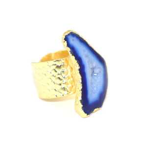 Anillo Ajustable de Diseño Clásico con Geoda Natural Púrpura y Druzy, Chapado en Oro de 22K, Textura de Cocodrilo, Banda Ancha, en Metal de Latón - Product Image 2