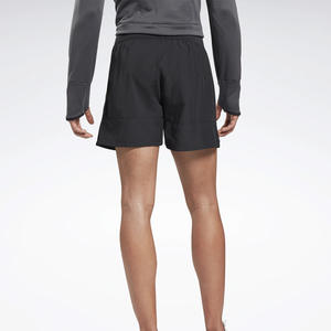 Pantalones cortos de verano para hombre con estilo, que ofrecen comodidad y funcionalidad equilibradas, diseñados para clima cálido, con logotipo y diseño personalizados. - Product Image 6