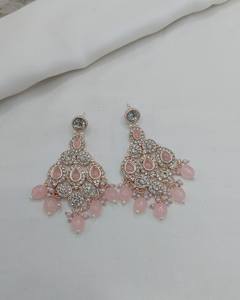 Exquisito Conjunto de Joyería Nupcial Chapado en Oro Rosa con Zirconia, Collar Gargantilla, Pendientes y Maang Tikka para Bodas Étnicas y Fiestas - Product Image 4