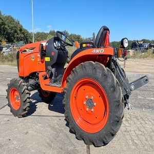 Tractor pequeño Kubota B2441 4x4 confiable, diseñado para tareas agrícolas modernas y una gestión eficiente del campo. - Product Image 4