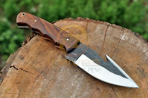 Couteau de chasse à lame fixe en acier au carbone forgé à la main, personnalisable OEM, avec poignée en bois et étui en cuir pour le camping et les activités de plein air - Product Image 2