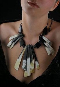 Collier élégant pour femme en corne de buffle avec cordon de serrage réglable, motif ancre personnalisé et nouveau design - Product Image 2