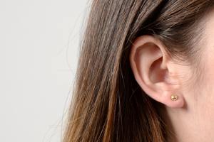 Boucles d'oreilles clous en or massif 14 carats, 5 mm, sphères rondes polies, bijoux minimalistes délicats, à porter au quotidien, cadeau pour femmes et jeunes filles - Product Image 6