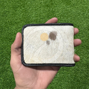 Cartera de cuero vacuno premium con pelo, hecha a mano, diseño delgado, tarjetero para hombres y mujeres - Product Image 1