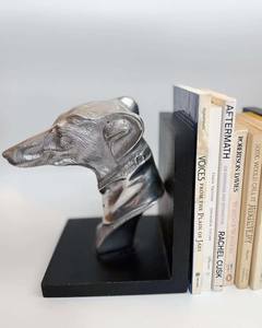 Sujetalibros Tradicionales de Aluminio Hechos a Mano para Decoración de Hogar de Diseño y Decoración de Bodas, Personalizables, Duraderos y Resistentes - Product Image 2