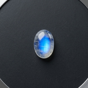 Venta al por mayor de piedras de luna arcoíris de 6x8mm, cabujones ovalados, gemas naturales de fuego azul con base plana para la fabricación de joyas - Product Image 2