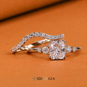 Ensemble de mariage en diamant de laboratoire, bague en diamant de laboratoire taille radiant de 1 à 2 carats, alliance incurvée, bague de fiançailles en diamant - Product Image 2