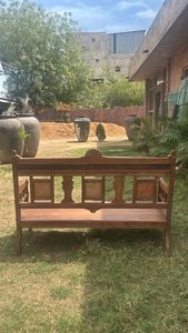 Banc de jardin en bois massif de style moderne, chaise de décoration durable pour l'extérieur, mobilier de maison, prix promotionnel disponible en centre commercial - Product Image 3