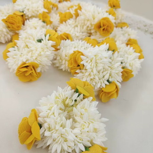 Pulsera de Gajra Floral Artificial Amarilla Tradicional, Ligera, Accesorios Nupciales para Mujer, Reutilizable, para el Día de la Madre - Product Image 3