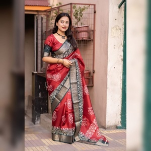 Sari en coton mélangé imprimé Bandhani marron, robes de soirée élégantes pour femmes, séchage rapide - Product Image 1