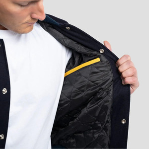 Blouson Bomber Varsity Personnalisé pour Homme en Laine et Cuir – Corps en Laine Premium, Manches en Cuir Véritable, Poignets Côtelés et Boutons Pression – Style Urbain - Product Image 2