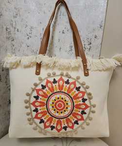 Sac fourre-tout en toile brodée mandala bohème avec pompons et franges couleur sable - Product Image 1