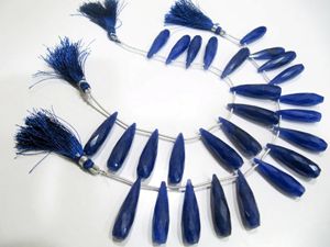 Cuentas facetadas de zafiro azul en forma de lágrima, aproximadamente 1 pulgada de largo, se venden por hebra de 8 pulgadas de largo. - Product Image 3