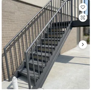 Escalier extérieur droit en acier avec rampe métallique, design minimaliste pour usage extérieur, construction durable - Product Image 2