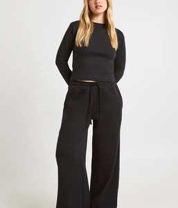 Conjunto de Dos Piezas para Mujer: Sudadera Oversize con Cuello Redondo y Pantalones Anchos, Fabricante de Marca Privada con Logotipo Personalizado, OEM con Logotipo Personalizado - Product Image 1