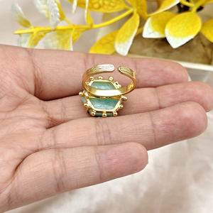 แหวนเปิดด้านหลังทำจากหินอะมาโซไนต์ธรรมชาติคุณภาพพรีเมียม ประดับด้วยมรกต CZ ขนาดเล็ก ชุบทอง 18k ดีไซน์ลูกปัด ปรับขนาดได้ - Product Image 6