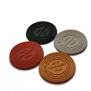 Etiqueta de Logotipo de Silicona y Goma Cuadrada con Relieve 3D en PVC Suave, Ecológica, Personalizada para Marcas de Ropa, con Borde Cortado con Láser, Superventas - Product Image 1
