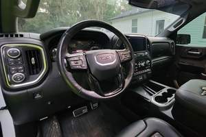 GMC 1500 Harley-Davidson Edición 4x4 2021 Usada en Excelentes Condiciones - Product Image 6