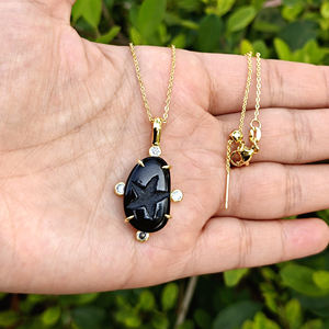 Collar con Colgante de Estrella de Ónix Negro Tallado a Mano, Moderno, con Mini Circonitas, Chapado en Oro, de Latón Sólido, con un Toque Femenino Contemporáneo - Product Image 2