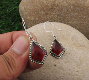 Boucles d'oreilles pendantes en quartz cerise naturel, argent sterling 925 plaqué argent, pierre rose, texture perlée de luxe, bijoux pour soirée - Product Image 3