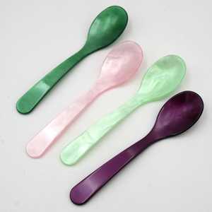 Ensemble de cuillères et fourchettes en résine artisanale colorée sur le thème des anges, ustensiles légers pour les fêtes, la maison et les restaurants, B.H CRAFTS - Product Image 3