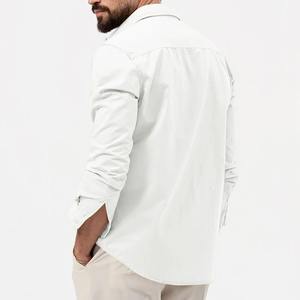 Chemise en twill de coton 100% kaki pour homme, manches longues, coupe ajustée élégante avec poches avant, style tendance. - Product Image 3