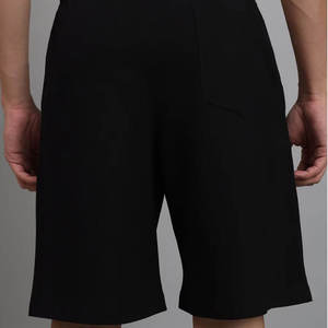 กางเกงขาสั้นผู้ชายสีดำแบบเรียบง่าย สไตล์ไฮสตรีท เป็นมิตรกับสิ่งแวดล้อม ระบายอากาศได้ดี ผลิตจากโพลีเอสเตอร์ เหมาะสำหรับใส่ลำลองในฤดูร้อน สตรีทแวร์ - Product Image 4