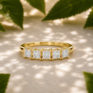 Bague de mariage et d'anniversaire en or jaune 14K avec cinq diamants de laboratoire taille princesse, sertis à griffes, EF VVS VS, Bijoux en gros - Product Image 1