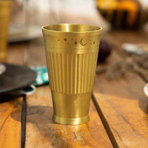 Verres à shot en laiton légers, au design attrayant, parfaits pour les événements tels que les mariages, les bars, etc. - Product Image 4
