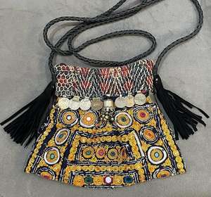Bolso Tote Casual Banjara Hecho a Mano para Mujer, Hermoso Bolso Bohemio con Bordado Zari, Diseño Étnico Tradicional, Lona con Cierre de Cremallera - Product Image 1