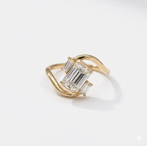 Bague de fiançailles unique en or massif 14K/18K avec émeraude de 1,5 carat et diamant de laboratoire, motif vague élégante, bijoux de mariage - Product Image 1