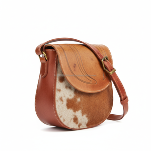   Sac bandoulière western en cuir de vachette à poils pour femme avec sangle réglable - Product Image 1