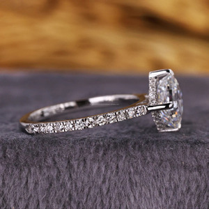 Anillo de compromiso de oro blanco sólido de 18 quilates con certificado IGI, Diamante cultivado en laboratorio Asscher cuadrado con ajuste de pavé de Halo oculto para boda - Product Image 3