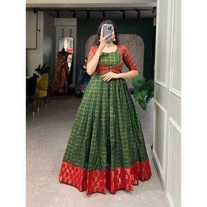 ชุดทำงานผ้าทอลายตามสมัยนิยมสีเขียว zari - Product Image 3