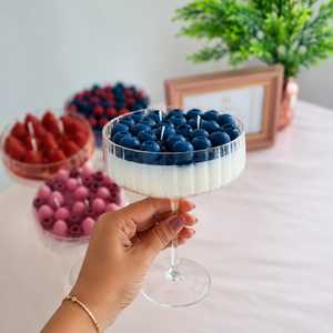 Bougie dessert parfumée aux fruits rouges mélangés fraise, myrtille et baies roses |   Bougie artisanale de luxe à la cire de soja aux fruits |   Décoratif réaliste - Product Image 2