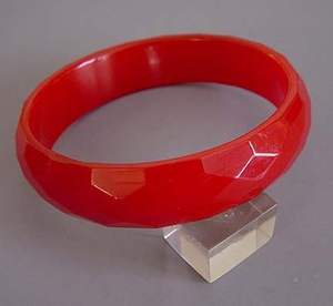 Bracelet rond en résine de grande taille, surface lisse, couleur unie brillante, accessoire de bijouterie tendance pour les anniversaires - Product Image 1