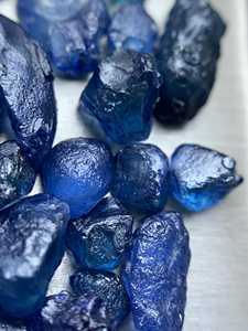 Lot de saphirs bruts bleus royal naturels de qualité facettée pour la fabrication de bijoux, fournisseur en gros - Product Image 2