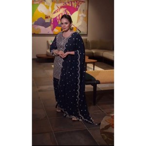 ชุดปาร์ตี้ที่สวยงามสวมด้านบนและด้านล่างด้วย dupatta ขนาด XL - Product Image 2