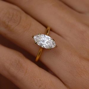 Anillo de compromiso de oro amarillo de 14K con moissanita marquesa de 1.77ct, halo oculto y banda de catedral con puente pavé, joyería fina, regalo para ella - Product Image 3